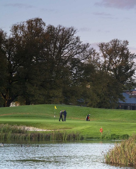 Mount Juliet 18 green green golfers 3934