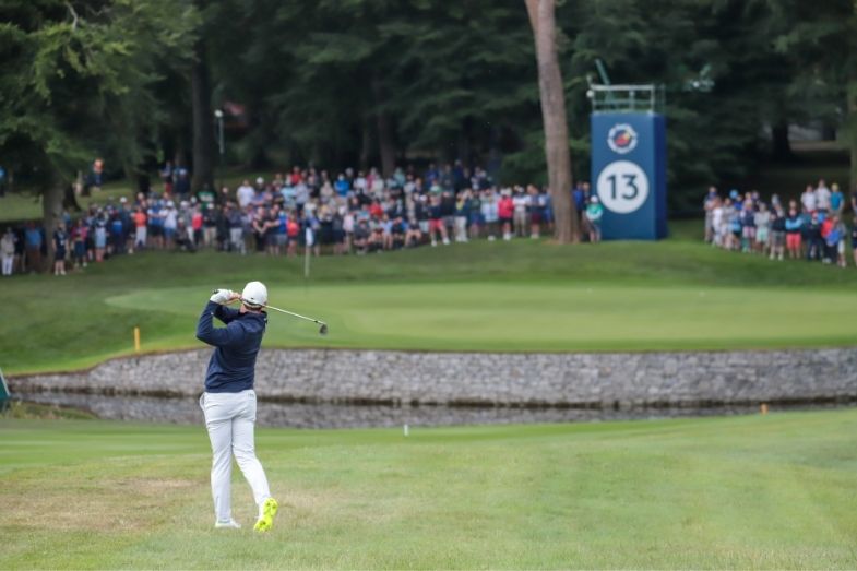 Tiger woods playing golf